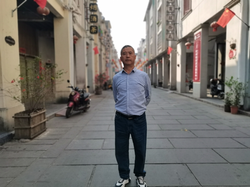 一粒尘埃的第一张照片--成都王婆说媒